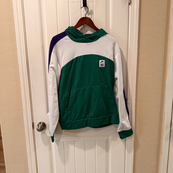 Nike Green and White Jacket with Purple Logo - Picture 1 of 11